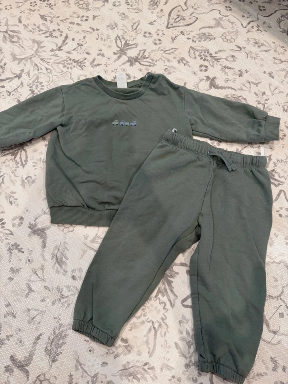 Green Sweatshirt & Jogger Set - Picture 1 of 2